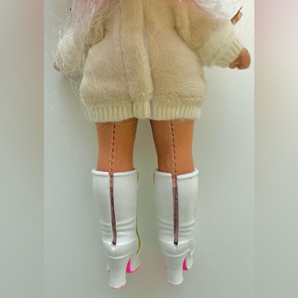 Na! Na! Na! Surprise - Picture 3 of 10